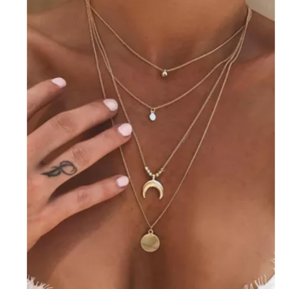 Necklace 4 piece layered